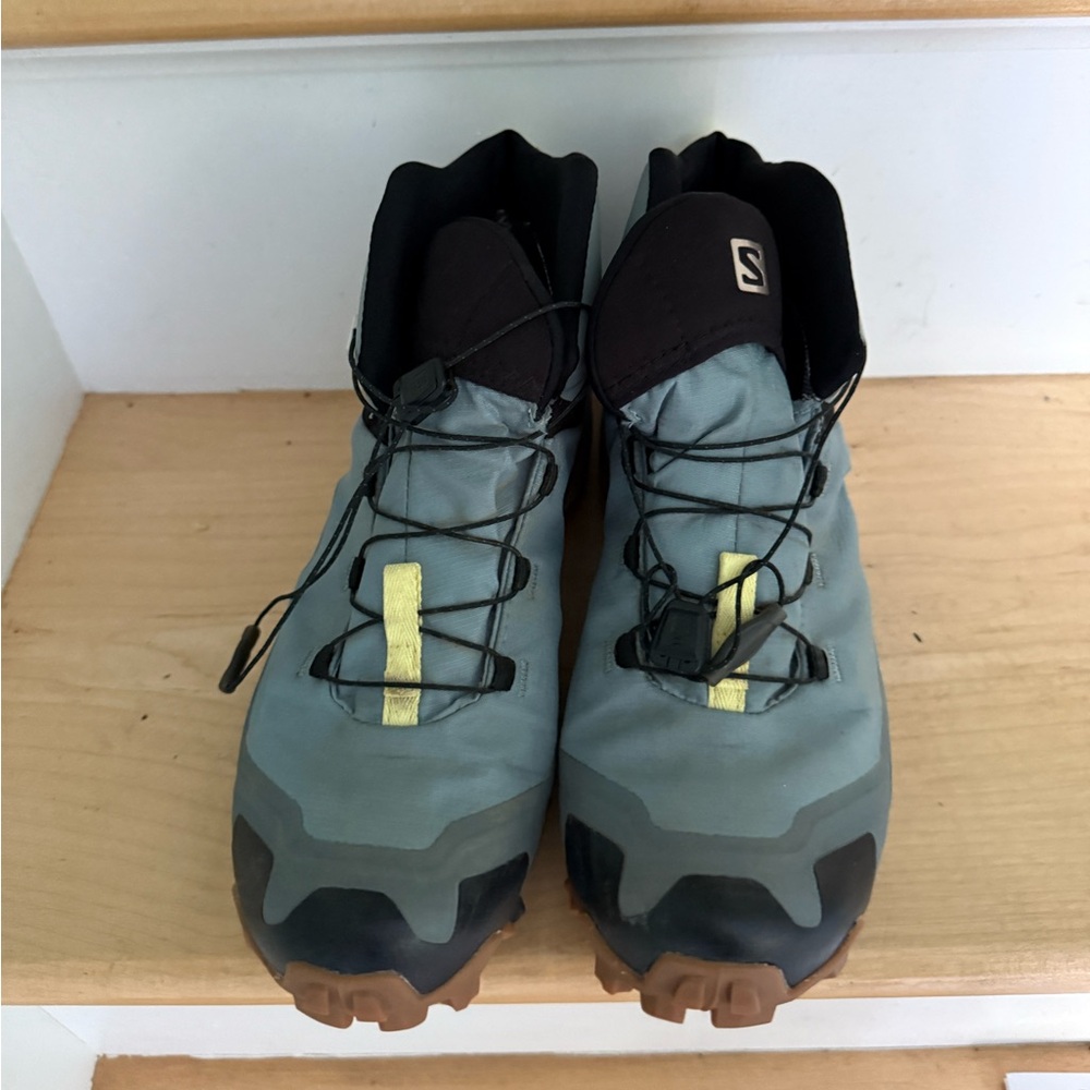 Salomon hiking shoes size 8.5